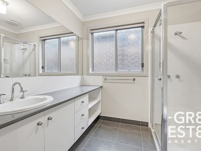 7 HAYTON PARK BOULEVARD, Cranbourne West