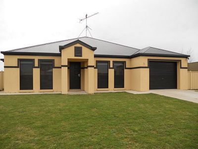 5 April Villa, Mount Gambier