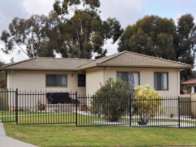 8 Cassia Street, West Albury