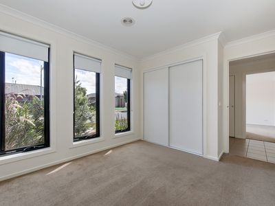 55 Claire Way, Tarneit