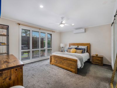 6 Moore Place, Currans Hill