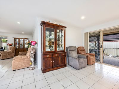 8 Kennedy Court, Urraween