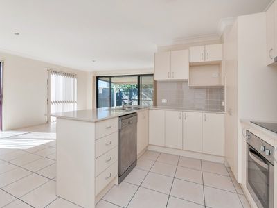 44 Pencarrow Crescent, Raceview