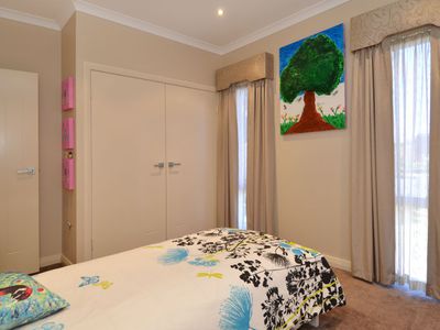 5 Buchanan Court, Somerville