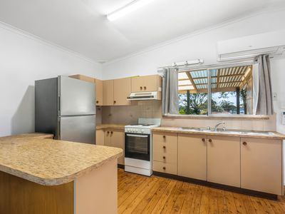 43 Lake Road, Balcolyn