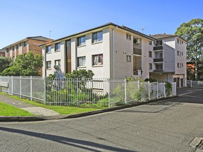 9 / 4 Forbes Street, Warwick Farm