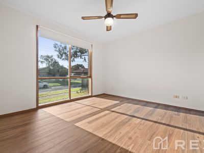 6 Bates Street, Cranbourne West