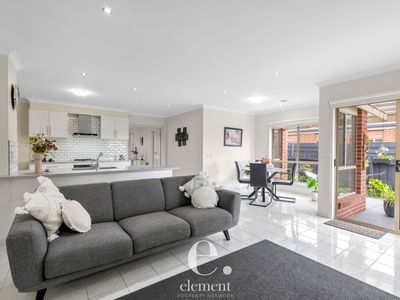 8 Split Court, Leopold