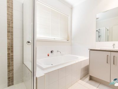 2 Fortescue Boulevard, Wyndham Vale