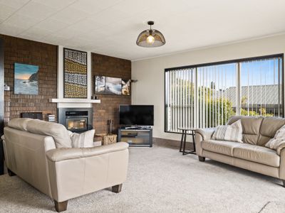 62 Easther Crescent, Kew