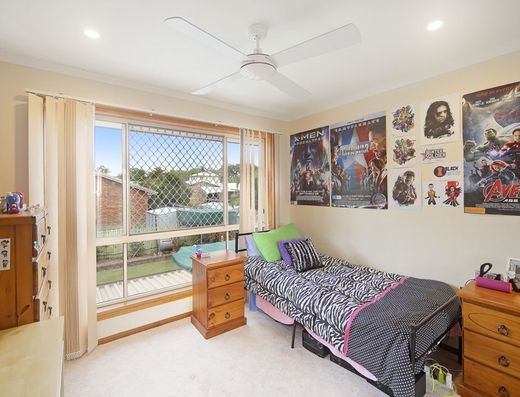Impressive home in convenient location   *** UNFURNISHED *** image 13