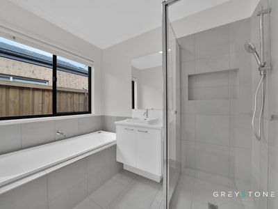 32 Crotone Avenue, Deanside