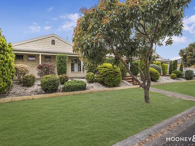 13 Weathertop Way, Cranbourne East