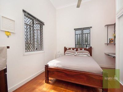 11 Estate Street, West End