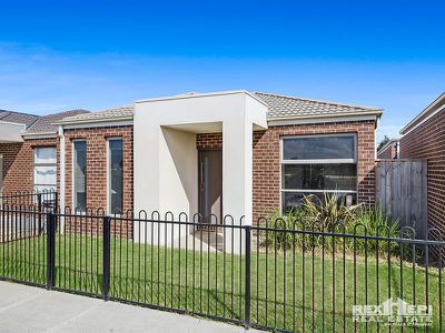 8 Coberley Way, Cranbourne North