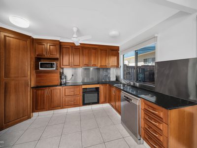 6 Peridot Street, Bayview Heights