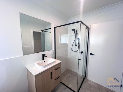 8 Jade Crescent, Diamond Beach