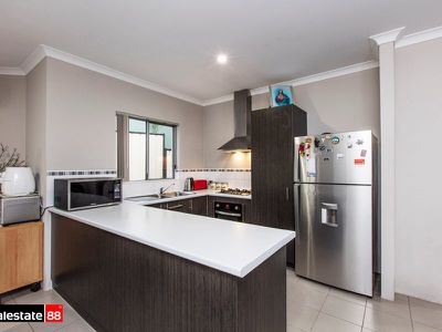 9 / 12 Arbon Way, Lockridge