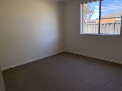 1228 Ison Road, Manor Lakes
