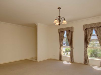 1 / 25 Hayes Drive, Horsham