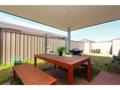 18 Tordera Pathway, Piara Waters