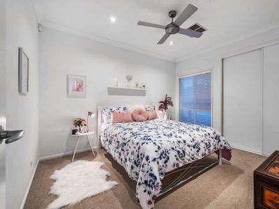 9 Senden Cr, Manly West