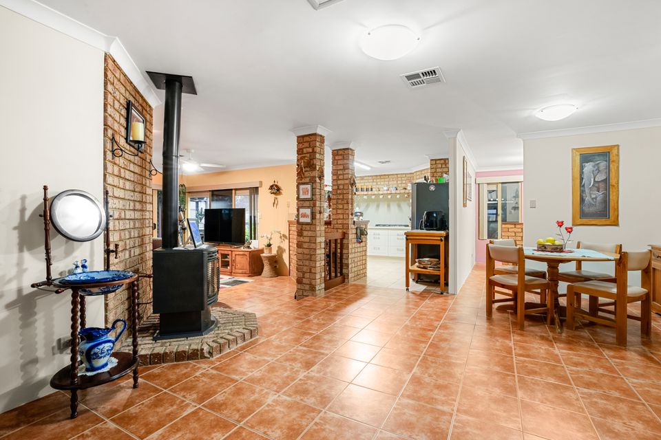 19 Conway Loop, Waikiki