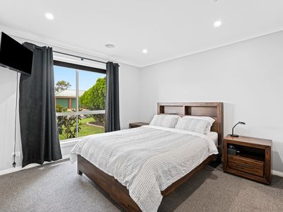 10 SLICE COURT, West Wodonga