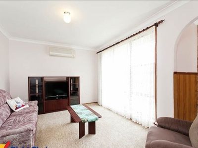 4 Fisher Street, Oak Flats