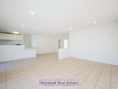 2 Roxburgh Cir, Kinross