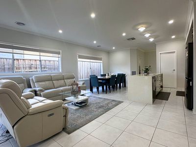 7 Pepita Crescent, Manor Lakes