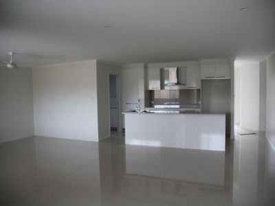 2 / 1A Cedar Grove, Forster