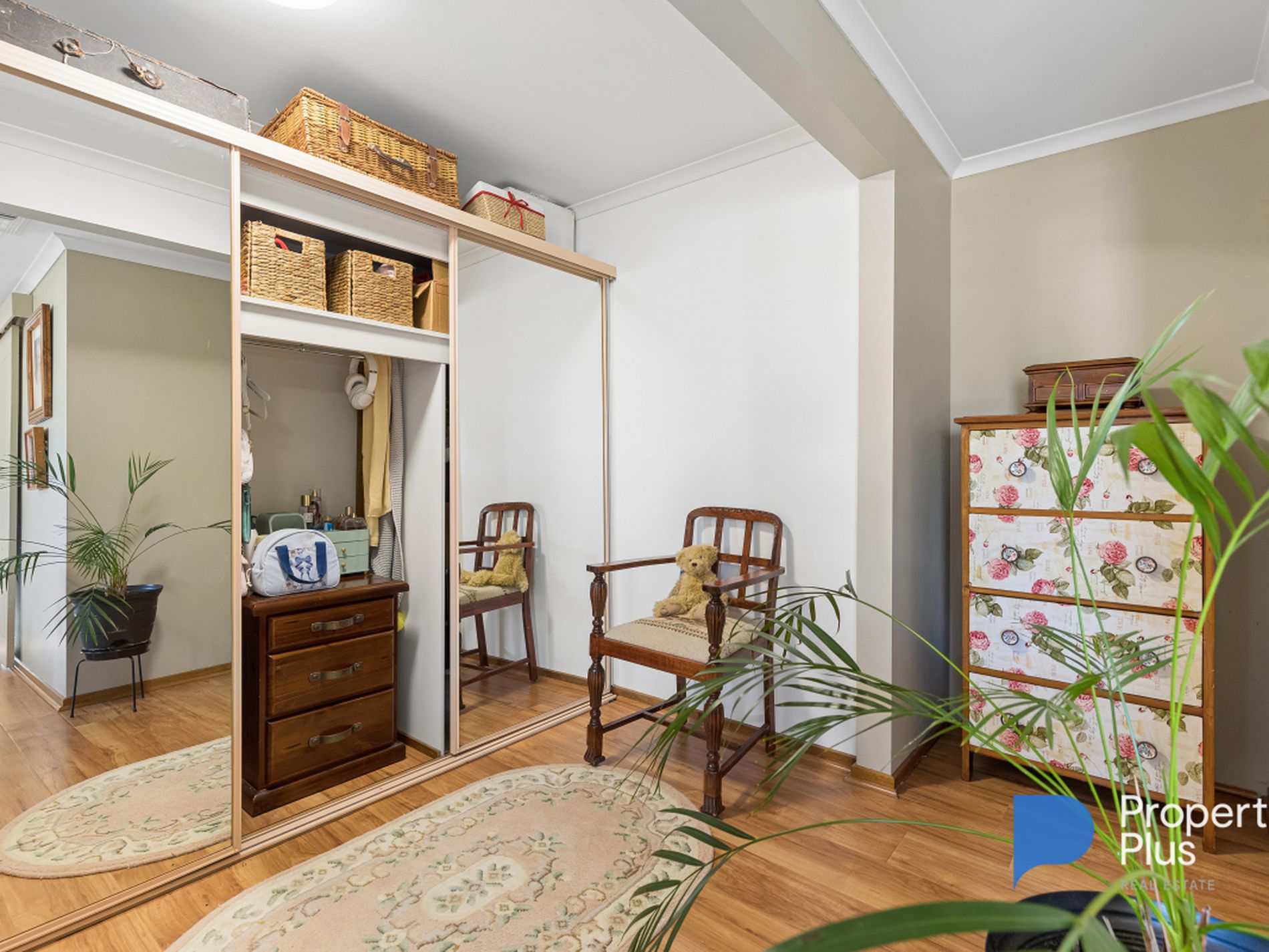 32 Mistletoe Street, Golden Square