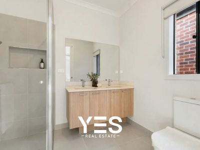 14 Chesney Rise, Officer