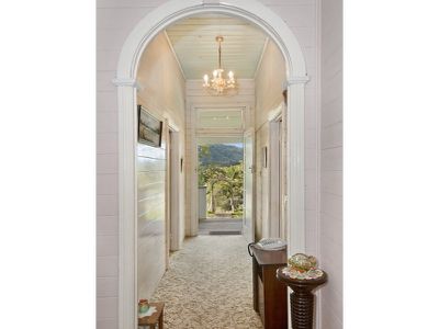 469 Middle Pocket Road, Middle Pocket