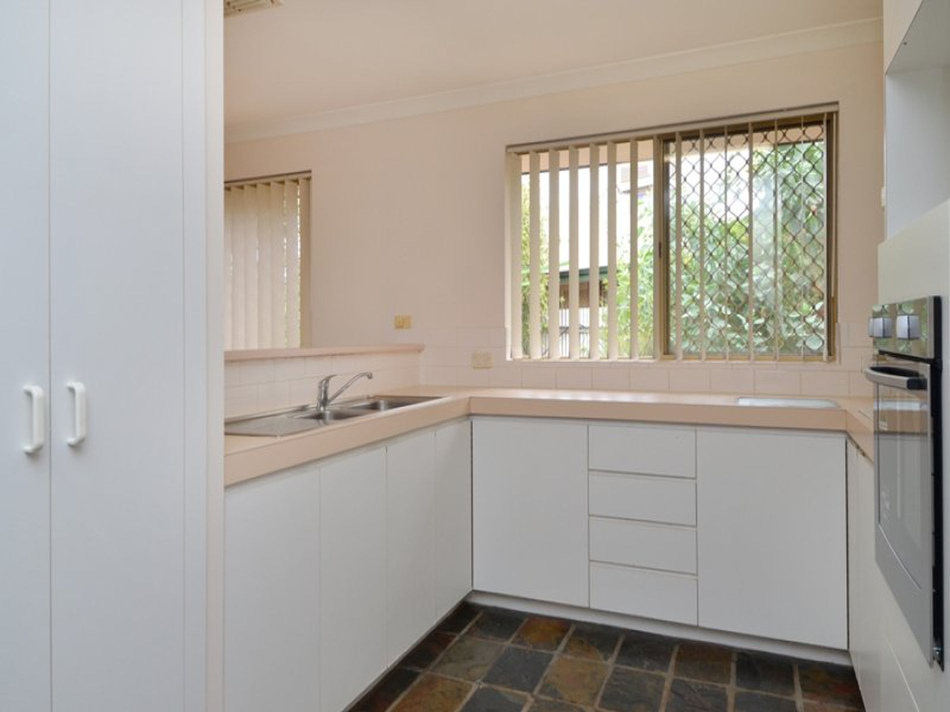 8A Siberia Close, Hannans