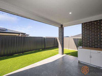 17 Nell Edeson Street, Taylor