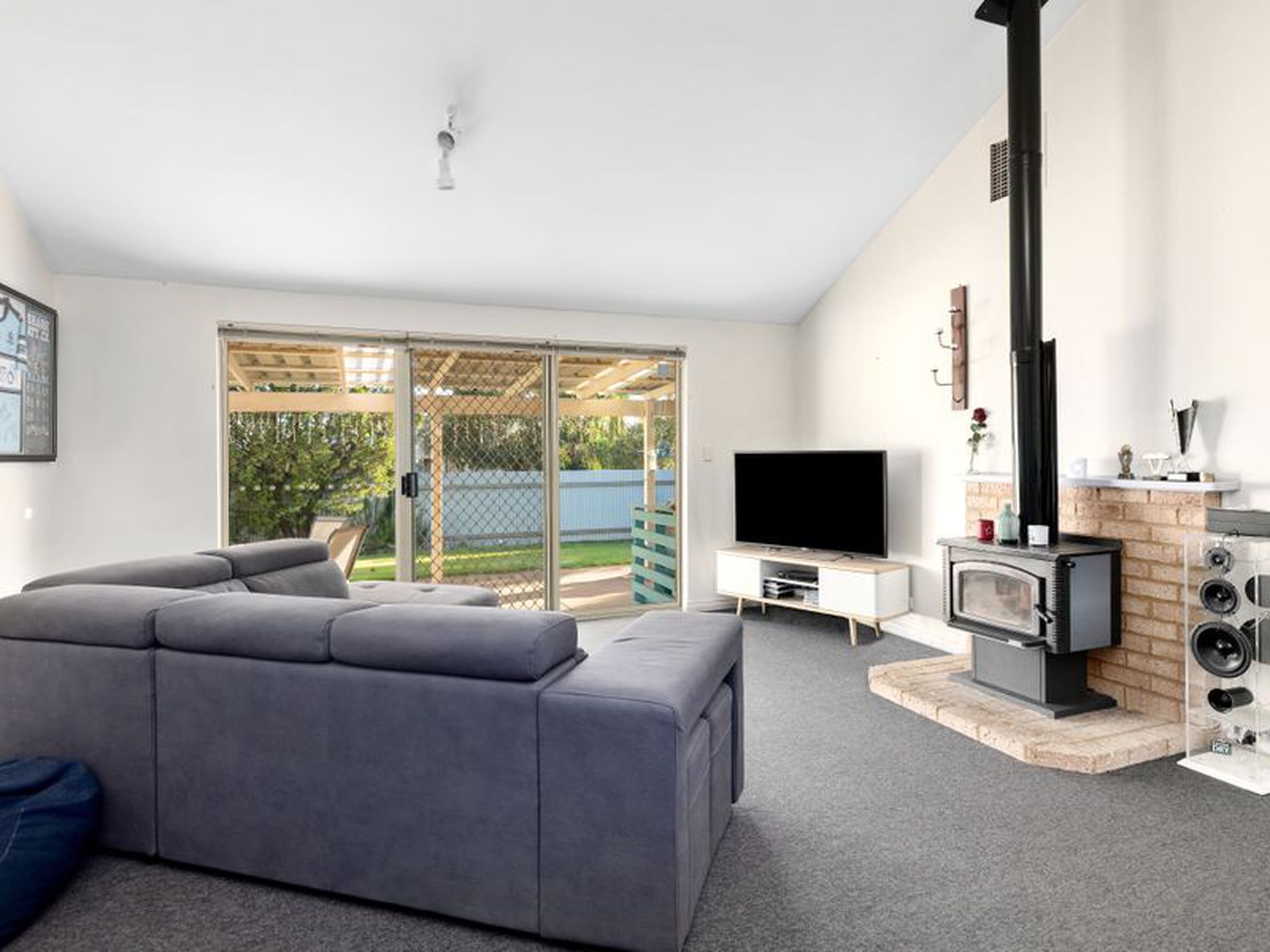 10B Riverina Way, Hannans