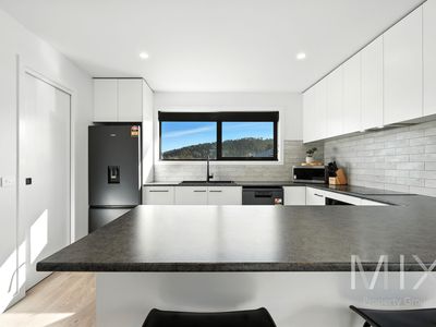 10 Bluetongue Drive, Magra