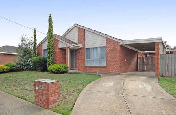 8 Manningtree Parade, Craigieburn
