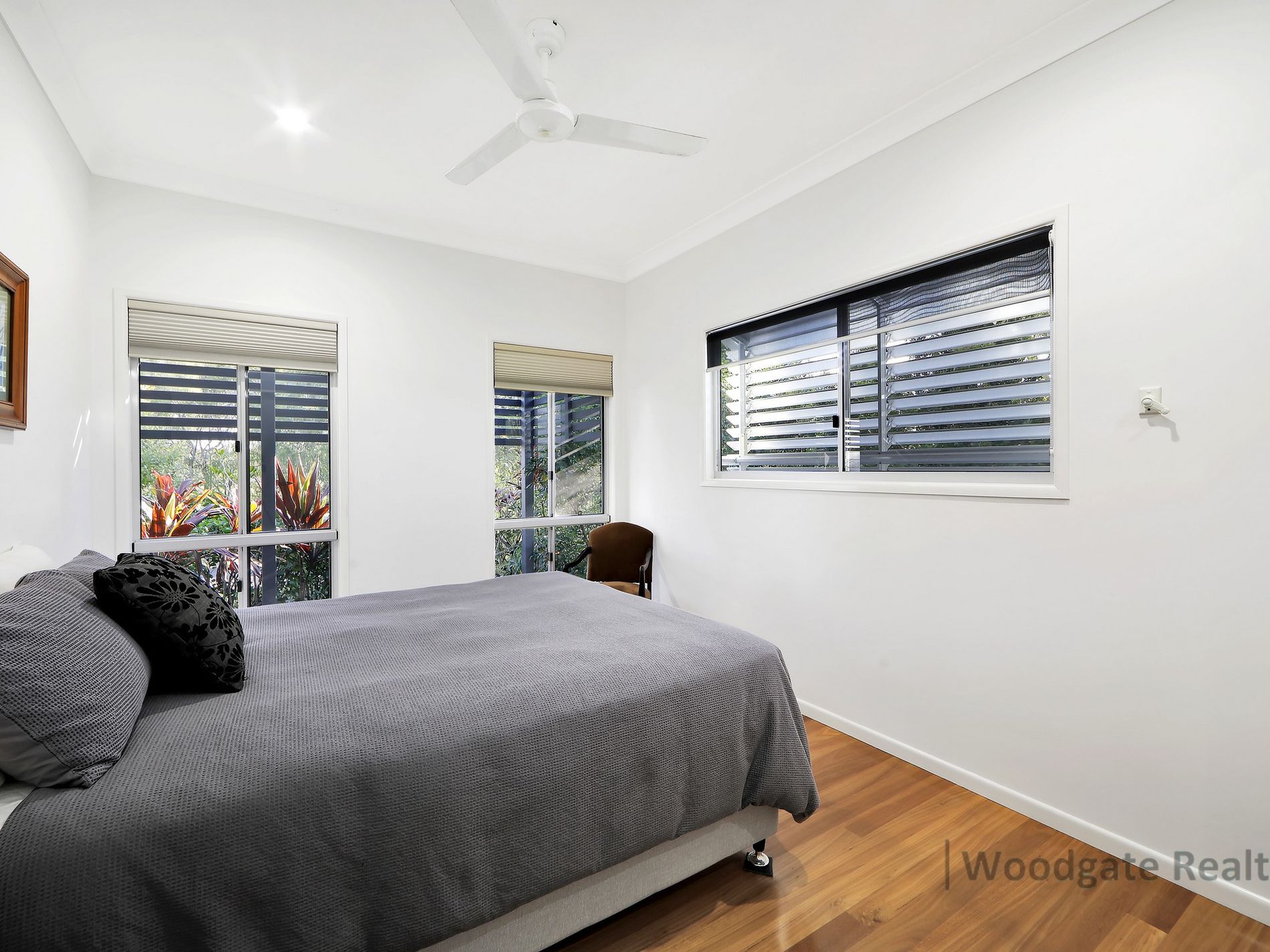 10 PAPERBARK COURT, Woodgate