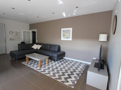 1 / 2 Narmbool Street, Manifold Heights