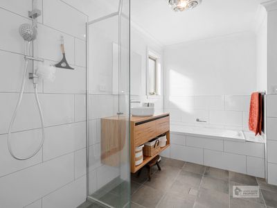 2 / 1 Moore Court, Wynyard