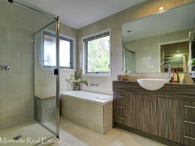 260 Western Avenue, Montville