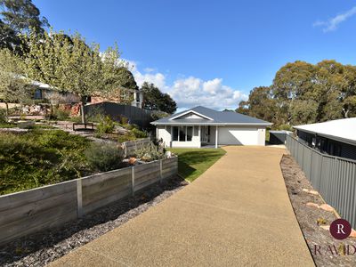 20 GRATTON WAY, Beechworth
