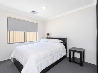 9 Pierrepoint Loop, Champion Lakes