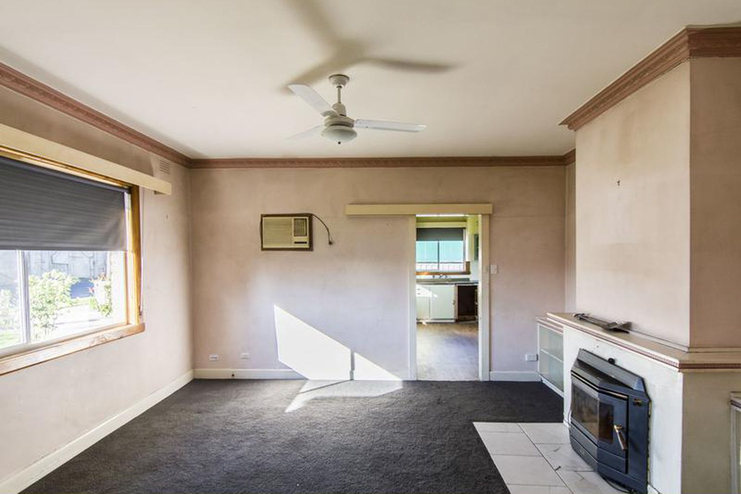 38 Railway Avenue, Horsham