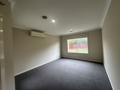 47 Canopus Circuit, Lara