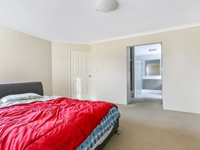 25 Kinsale Bend , Port Kennedy