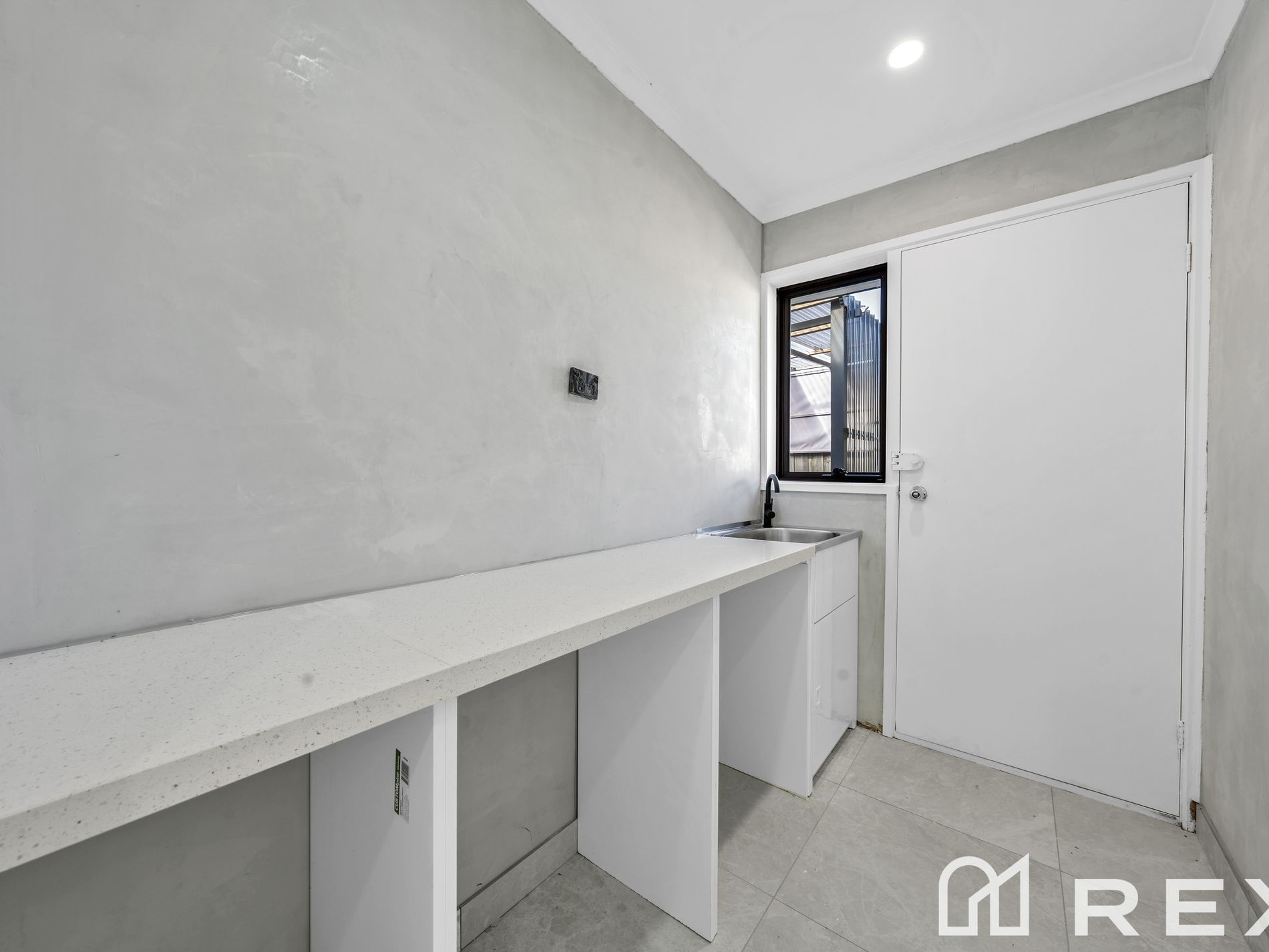 5 / 16 Heywood Crescent, Cranbourne North